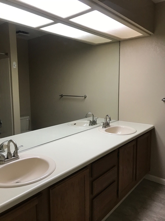 Building Photo - Great 3br 2ba home in the foothills of Gol...