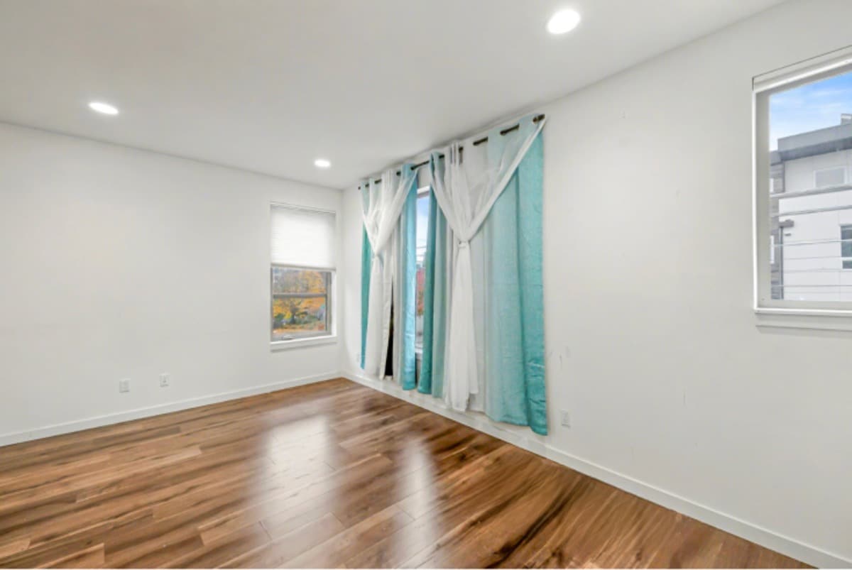 Building Photo - 2405 S Holgate St