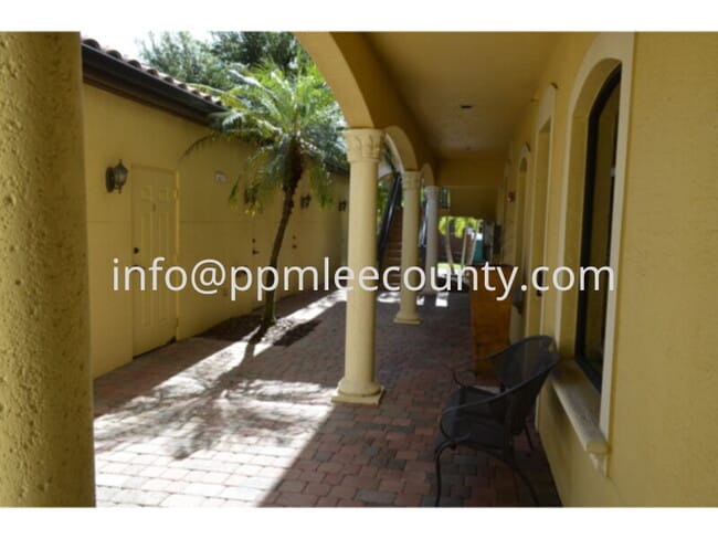 Building Photo - Fantastic 2nd Floor Luxury Condo with GARAGE and ELEVATOR