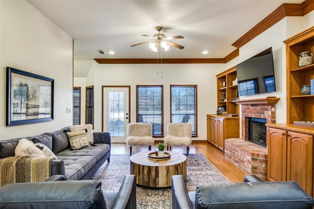 Building Photo - 4920 Glen Oaks Cir