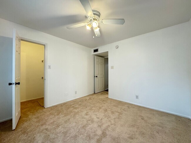 Building Photo - Bright And Cozy 2 Bed 2 Bath Condo In Vibrant Pointe At Park Center