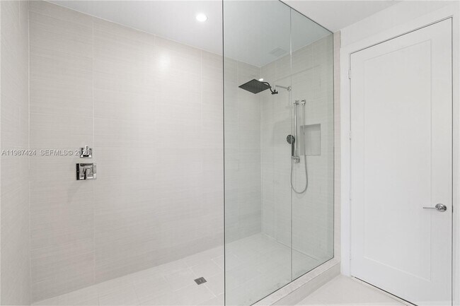 Building Photo - 6432 NW 104th Ct