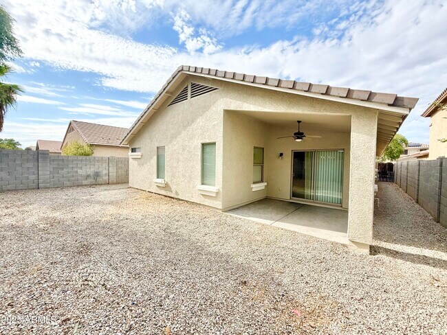 Building Photo - 13927 W Port Royale Ln