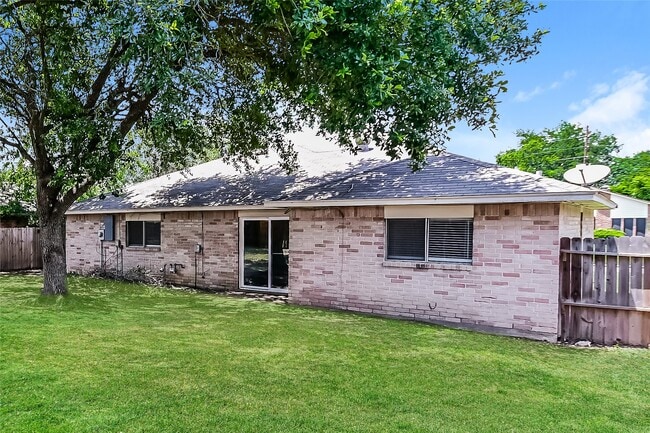 Building Photo - 18747 Denise Dale Ln