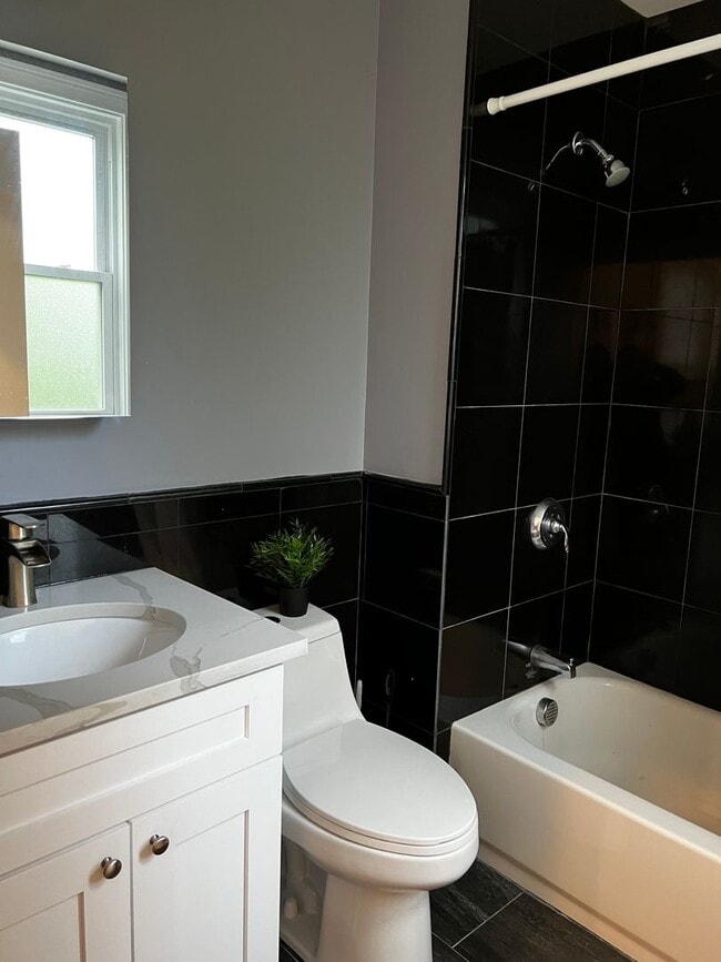 Building Photo - Massive Brighton 8 Bed / 9 Bath House in the 1700 block of Comm Ave!!!! Students Welcome. Avail 9...