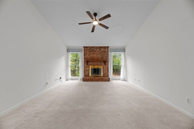 Building Photo - Gated Fairfield Harbour Living – Pool, Marina Access & Beautiful Open-Concept Home