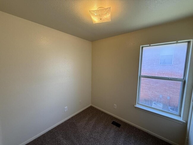 Building Photo - 2811 Cantabrian Dr
