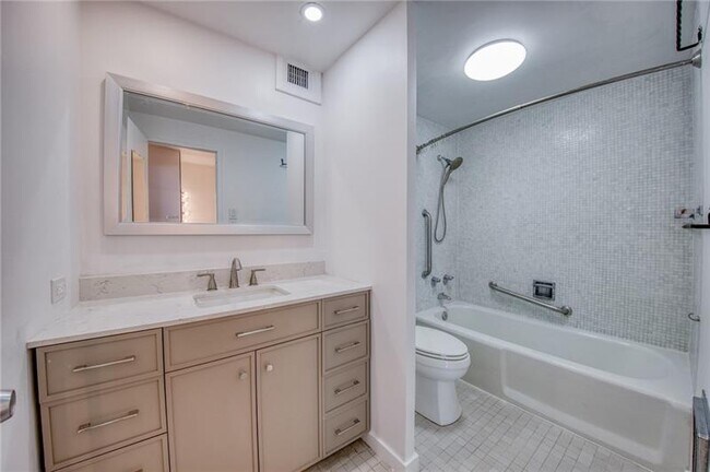 Building Photo - 320 Fort Duquesne Blvd