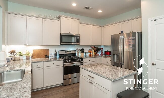 Building Photo - 6 Kiawah Dr