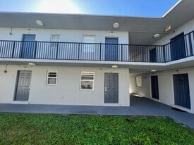 Building Photo - 4250 SW 67th Ave