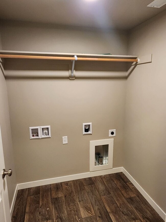 Building Photo - New 3 bedroom Hayden Home