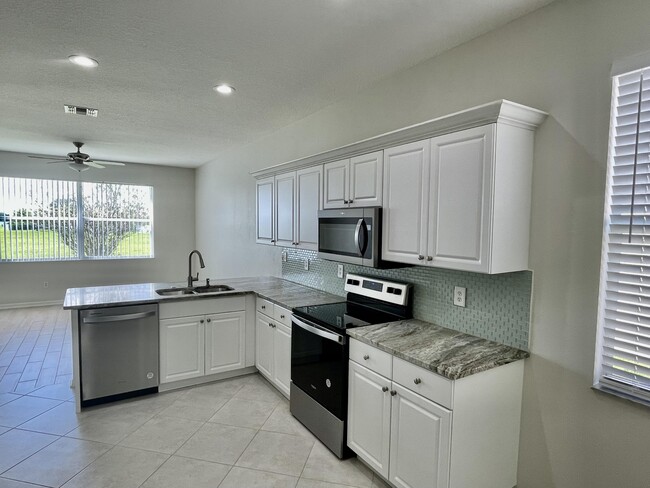 Building Photo - 10419 SW Southgate Ct