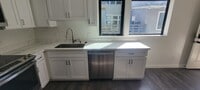 Building Photo - Single Bed Available Newly Renovated Build...