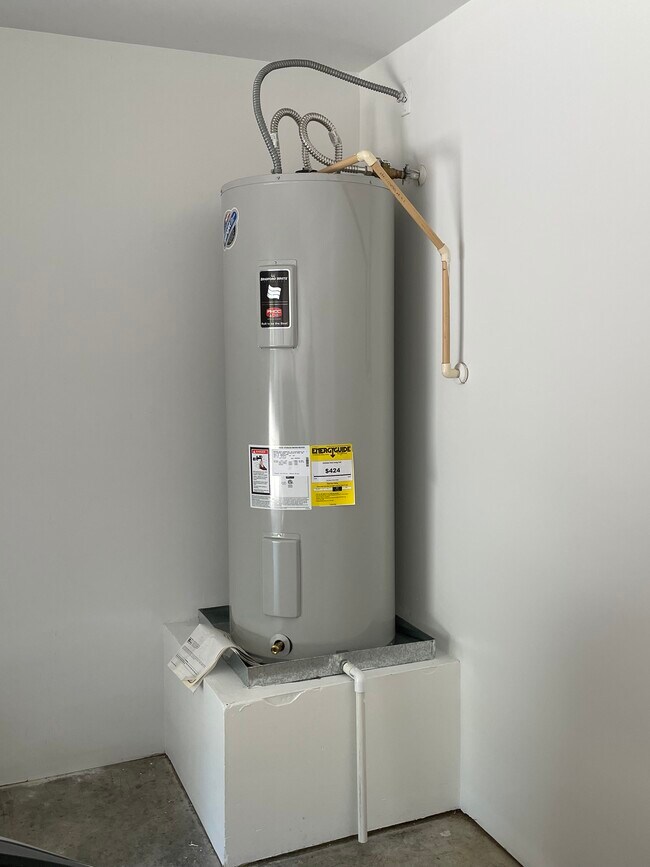 New water heater - 2715 Chenevert St