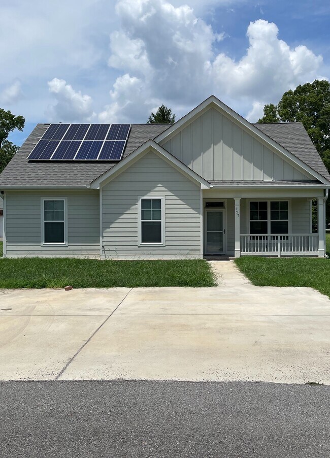 Building Photo - 127 N Parkdale Ave