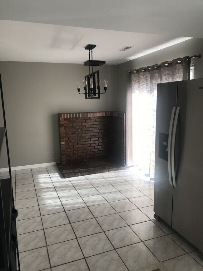 Building Photo - 4-Bedroom Retreat in Saint George – Cozy a...