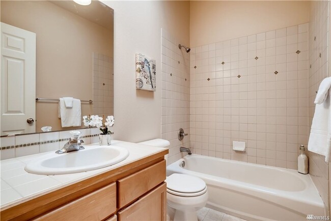 Building Photo - 4Bd/3.25Ba Seattle Townhouse