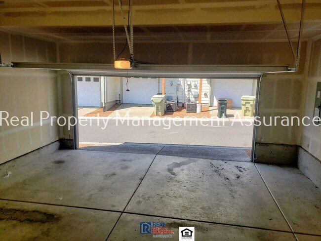 Building Photo - 15079 NW Rossetta St