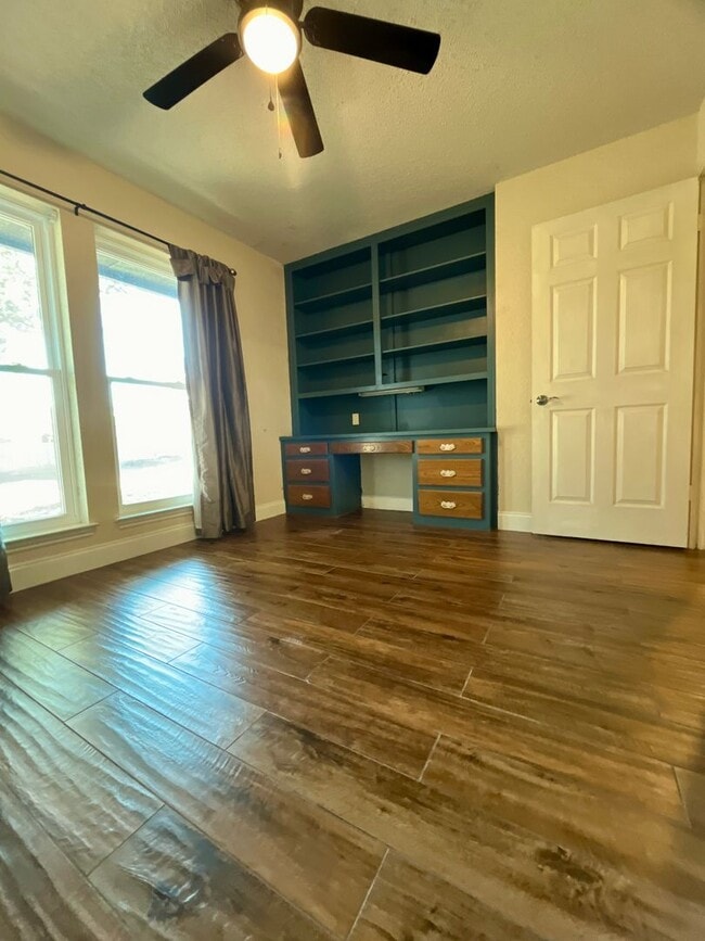 Building Photo - Coming Soon! Fireplace - Storage - Large backyard