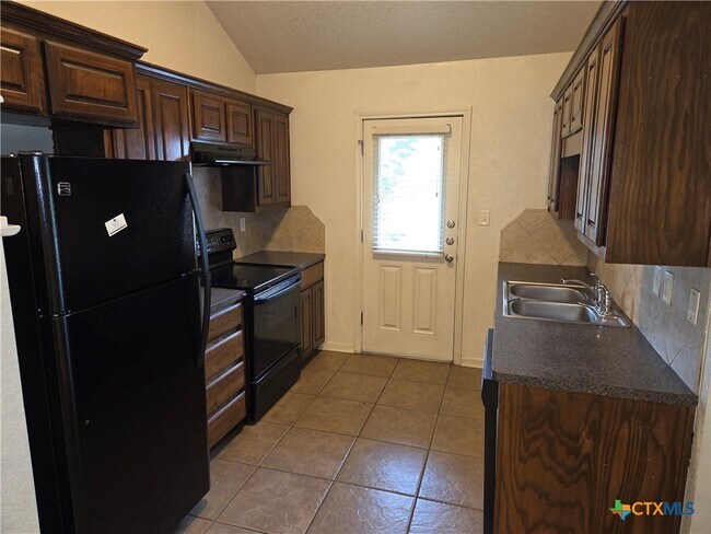 Building Photo - 611 Olaf Dr