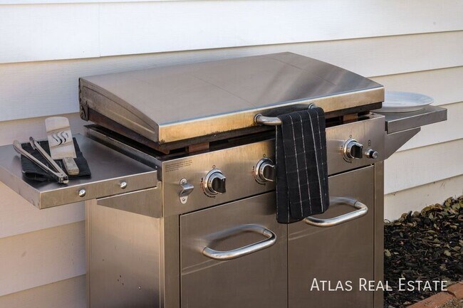 Building Photo - 5210 Quay St