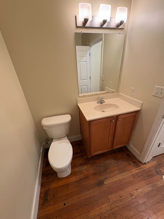 Building Photo - 525 E Grace St