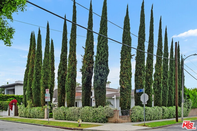 Building Photo - 465 N Kilkea Dr