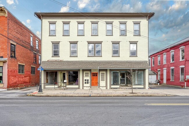Primary Photo - Store front in Newport Borough!!