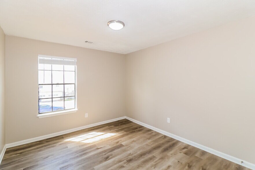 Building Photo - 5175 Sugar Crest Dr