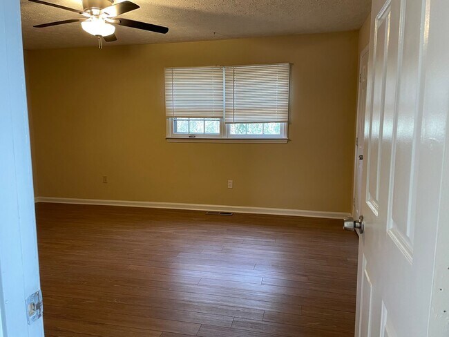 Building Photo - JAMESTOWN #39