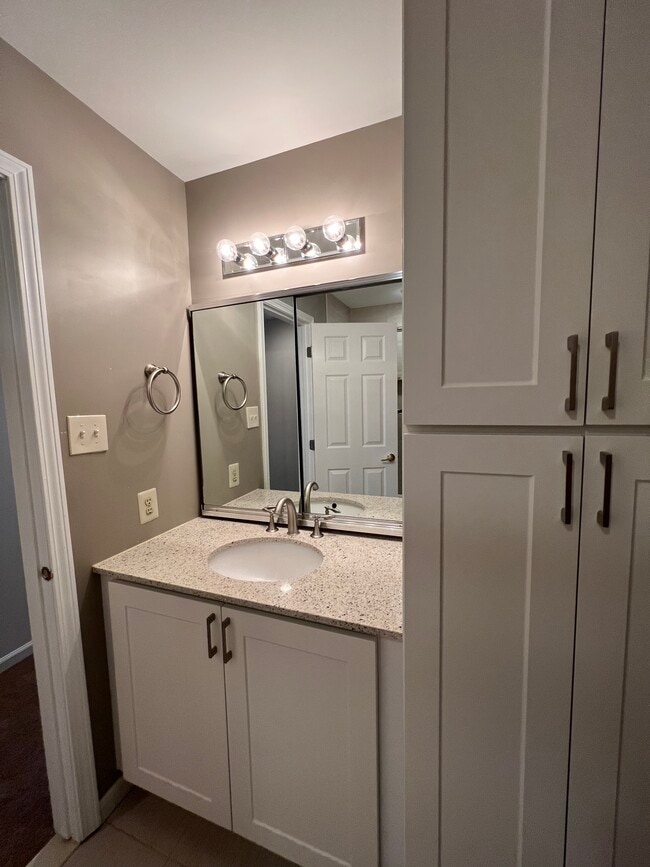 Building Photo - 202 Dresher Woods Dr
