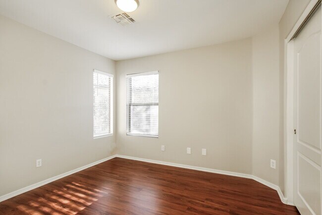 Building Photo - 15821 W Tara Ln