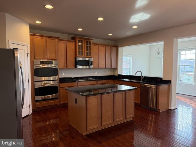 Building Photo - 45903 Peach Oak Terrace