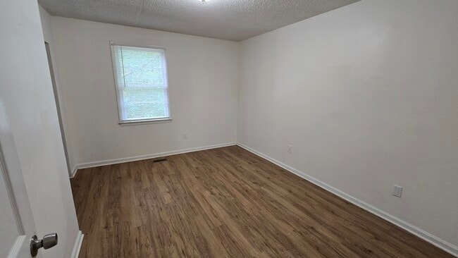 Building Photo - 2207 Mt Vernon Rd