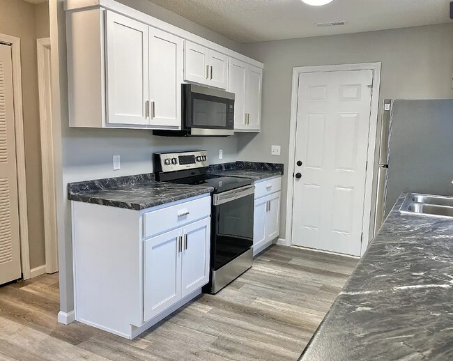 Building Photo - Newly renovated adorable 3 bedroom house c...