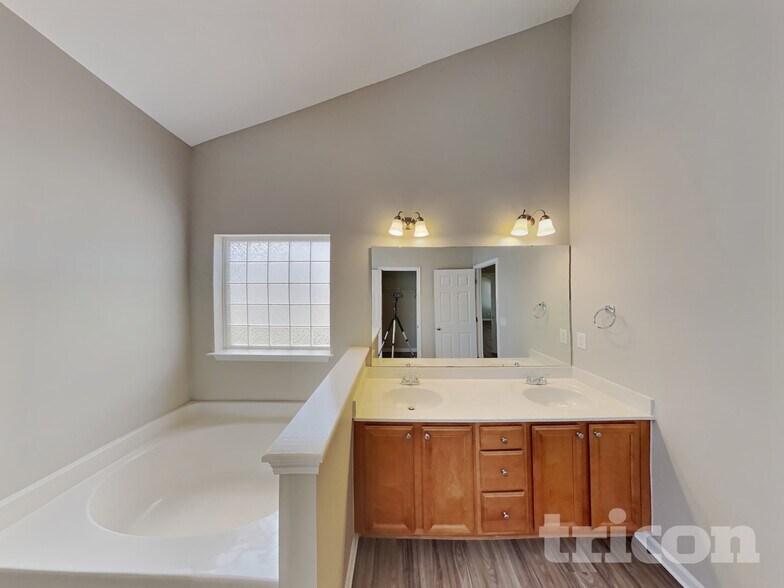 Building Photo - 614 Walnut Crossing Dr