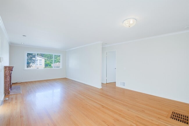 Building Photo - 2280 Rollingwood Dr