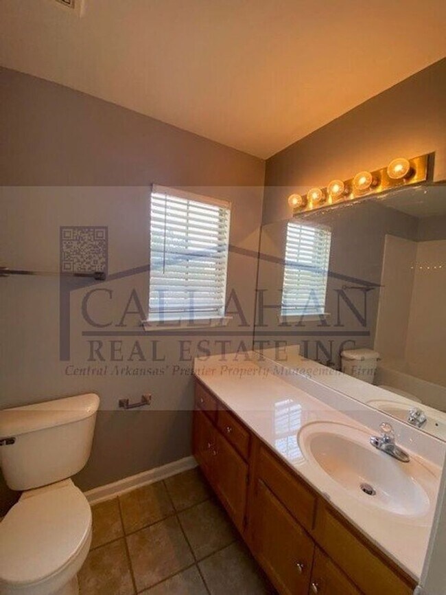 Building Photo - Sherwood 2 Bedroom Townhome