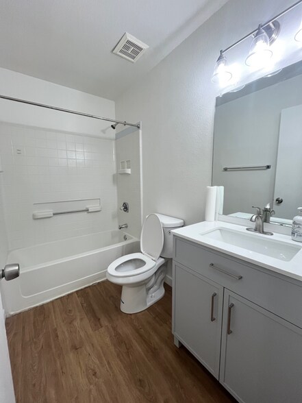 Building Photo - 7504 W Jenan Dr
