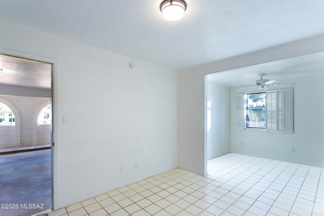 Building Photo - 1714 W Meadow Hills Dr
