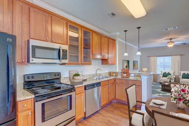 Kitchen - Monticello Oaks Townhomes