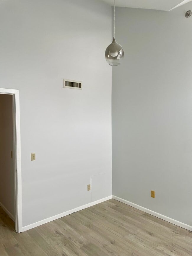 Building Photo - Luxury 2 Bedroom Condo in Centennial Lakes...