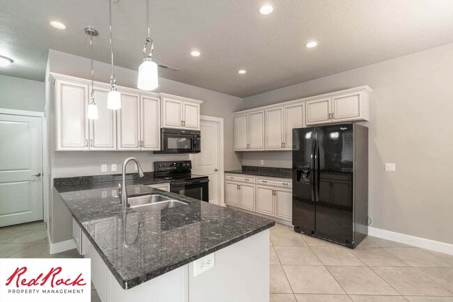 Building Photo - Spacious 4 Bedroom, 2.5 Bathroom Centrally...