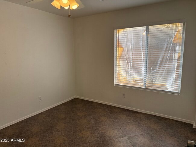 Building Photo - 1319 W Michelle Dr