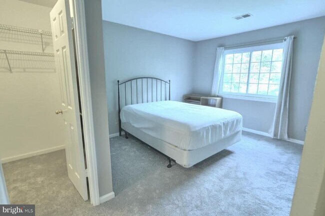 Building Photo - 5704 Chapman Mill Dr