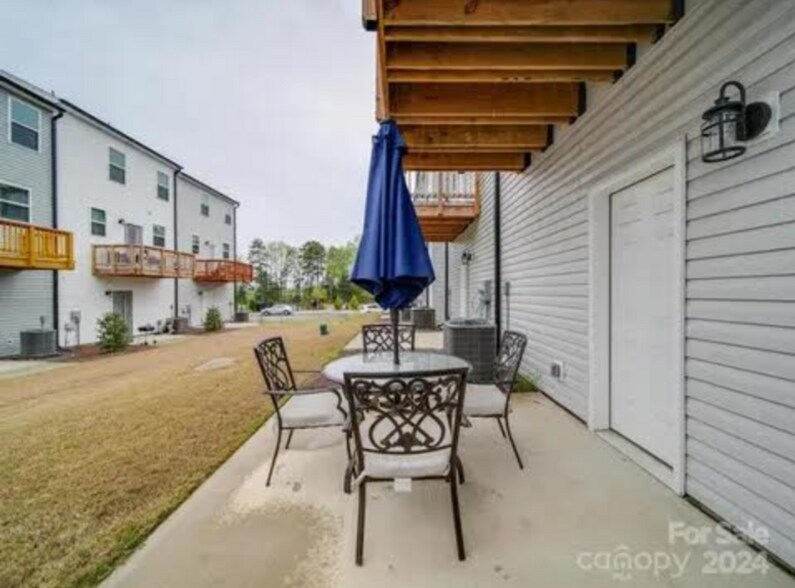 Building Photo - 12026 Chesapeake Mallard Dr