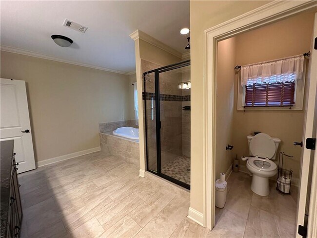 Building Photo - 510 Lake Medlock Dr