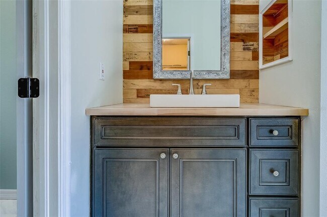 Building Photo - 508 Garland Cir