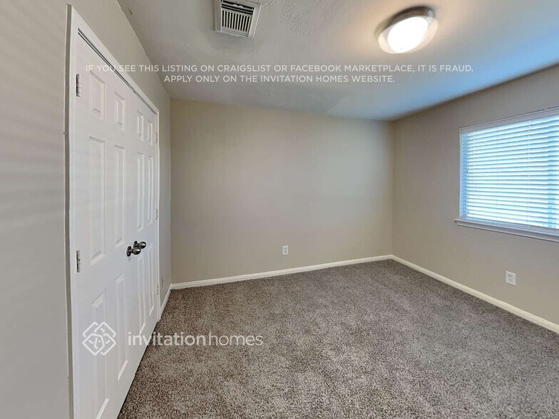 Building Photo - 4030 Falvel Shadow Creek Dr