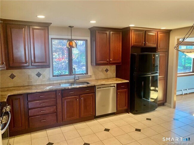 Building Photo - 121 Rockledge Dr